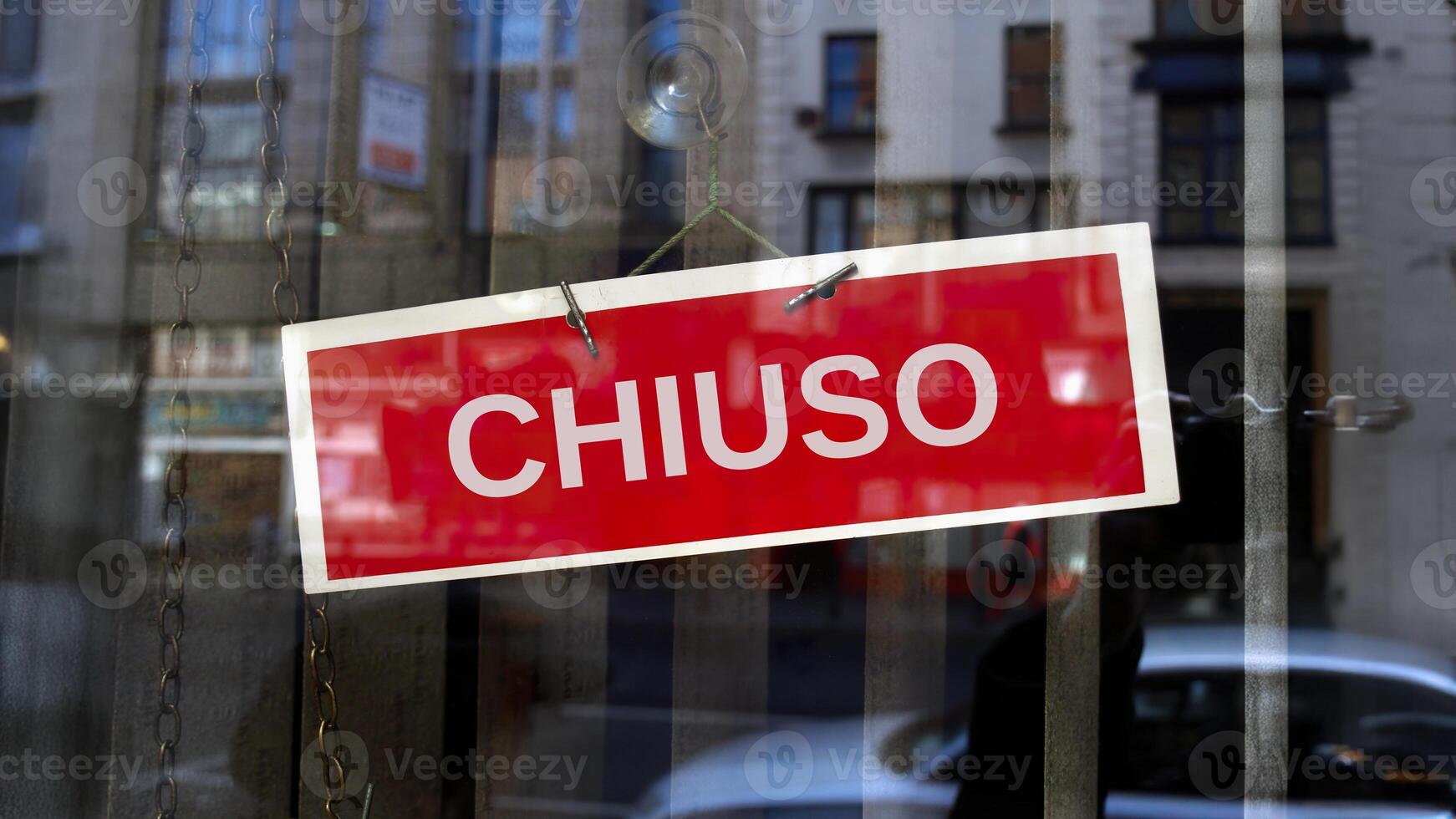 closed sign in Italian photo