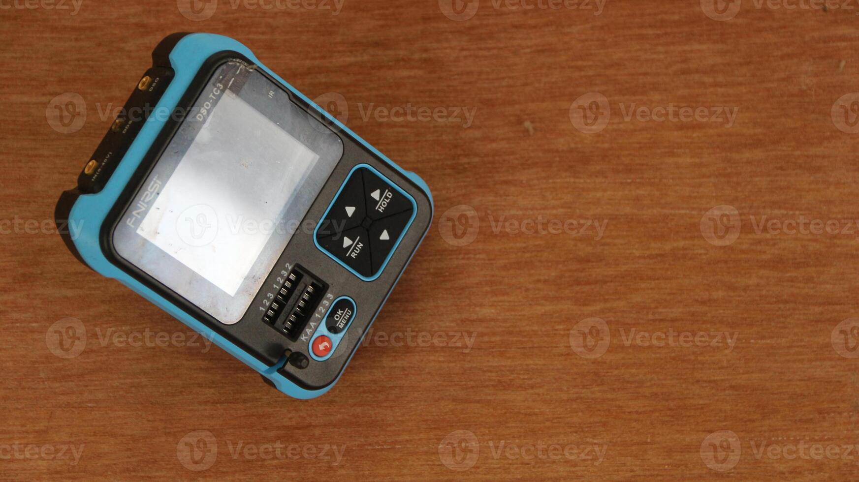 DSO-TC3 is a 3 in 1 digital oscilloscope, transistor tester, and transistor tester, and multifunction multimetermultimeter, offering a comprehensive solution for a variety of electrical testing needs. photo