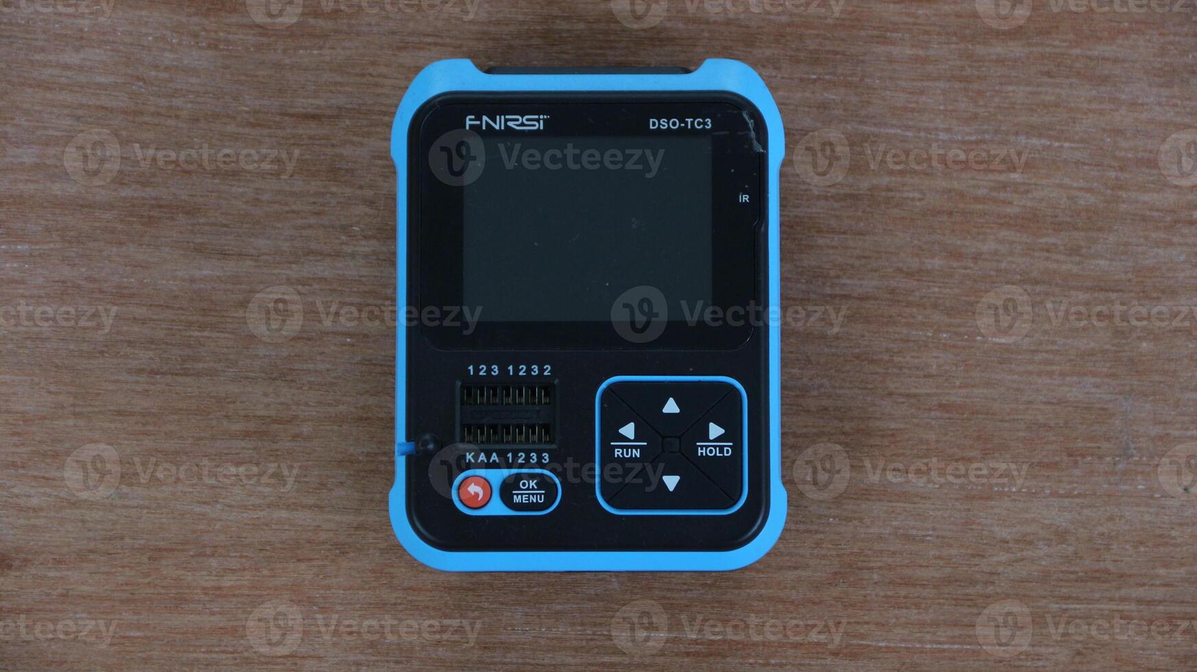 DSO-TC3 is a 3 in 1 digital oscilloscope, transistor tester, and transistor tester photo