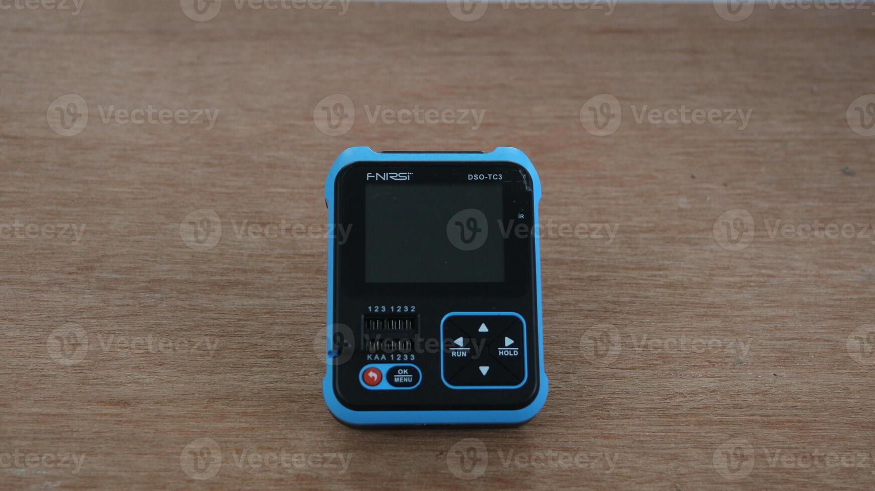 DSO-TC3 is a 3 in 1 digital oscilloscope, transistor tester, and transistor tester. photo