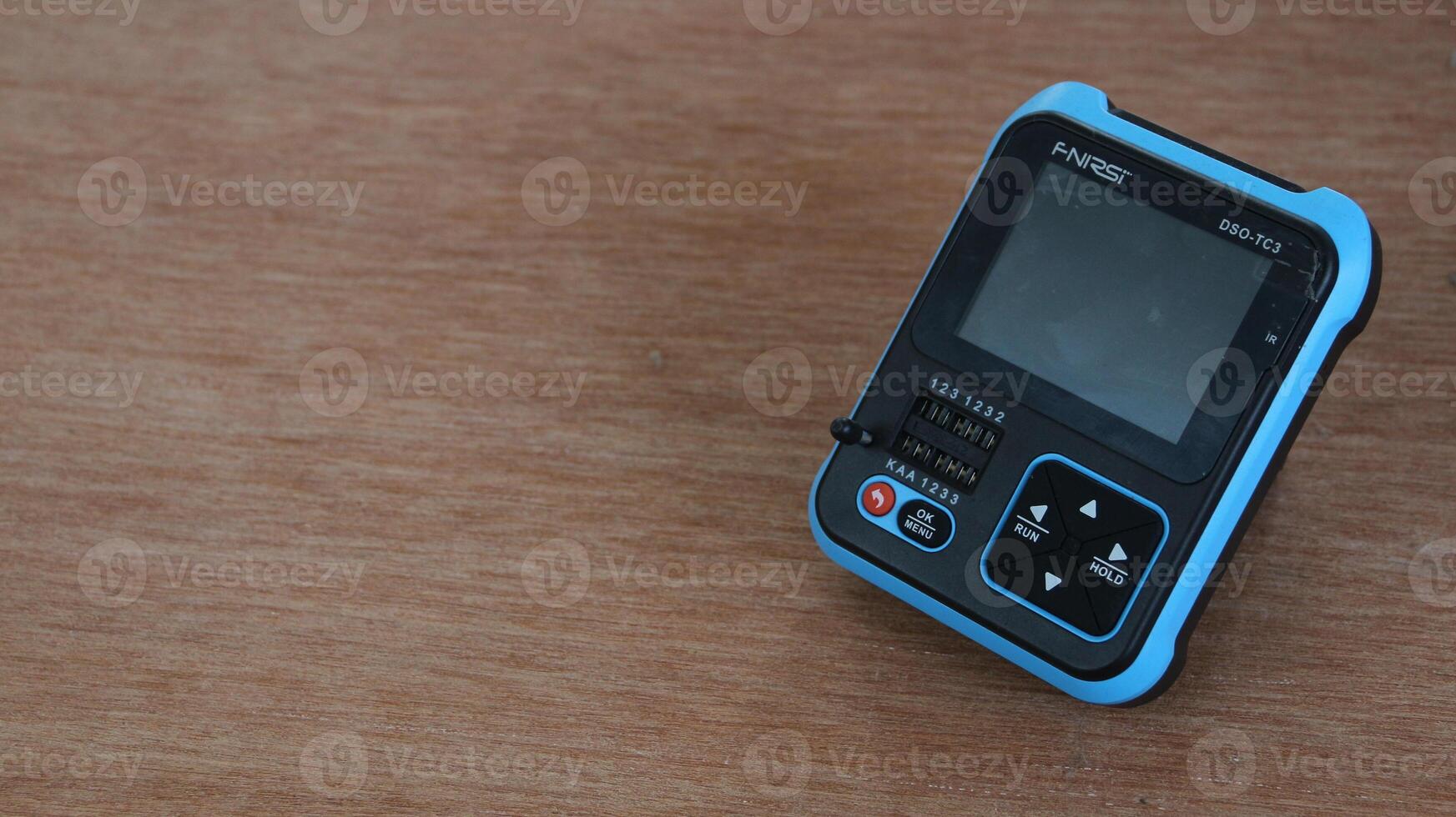 DSO-TC3 is a 3 in 1 digital oscilloscope, transistor tester photo