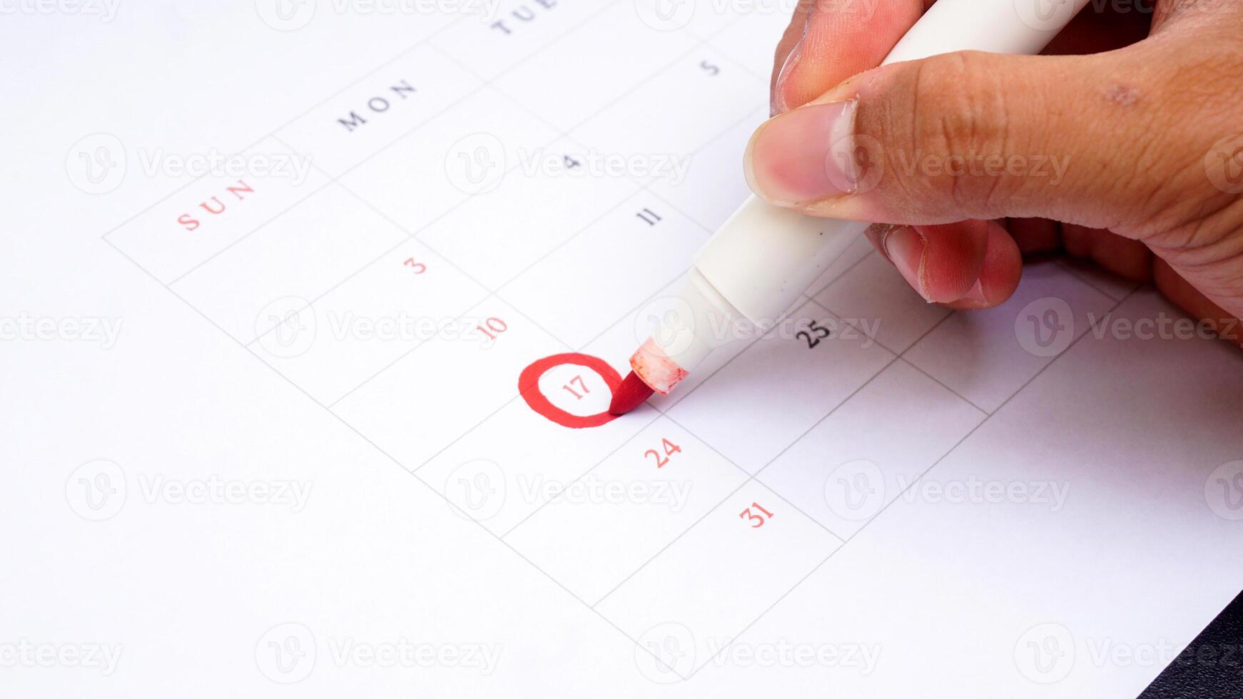 Red circle marked on a calendar at 17 photo