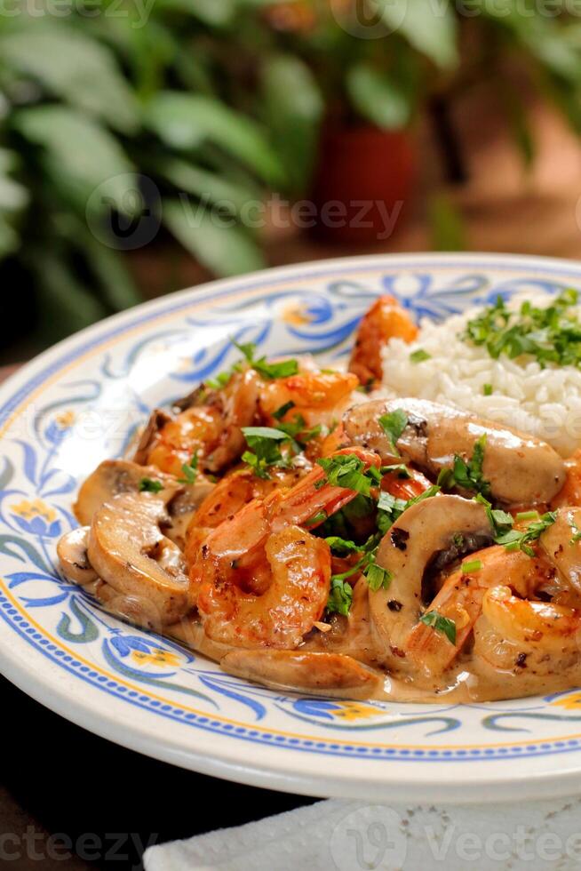 King George style prawns, prawns with salt, black pepper, whiskey photo