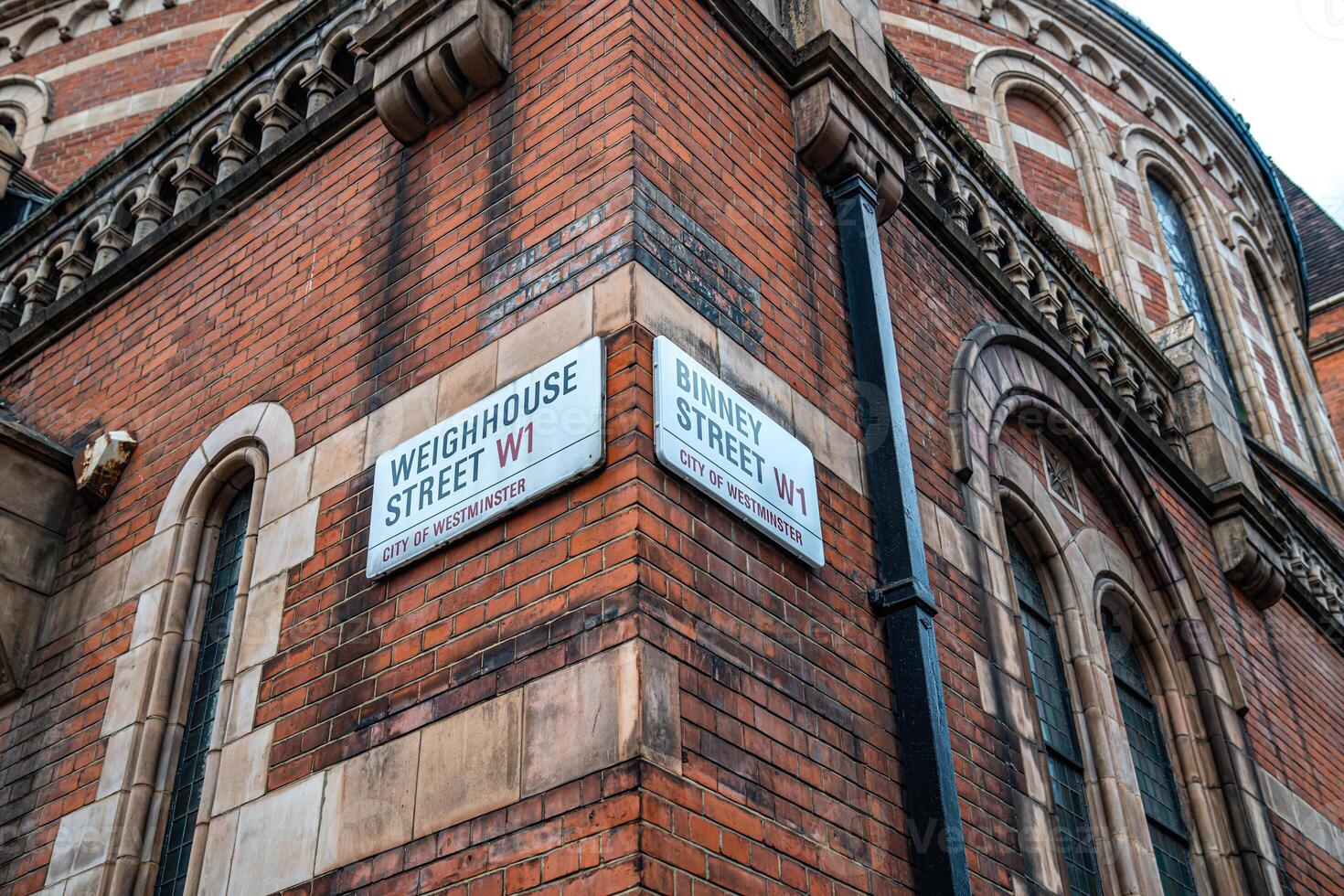 A Red Brick Building Stands Along Weighhouse Street in Westminster, Capturing the Timeless Charm of a Peaceful Urban Corner. photo