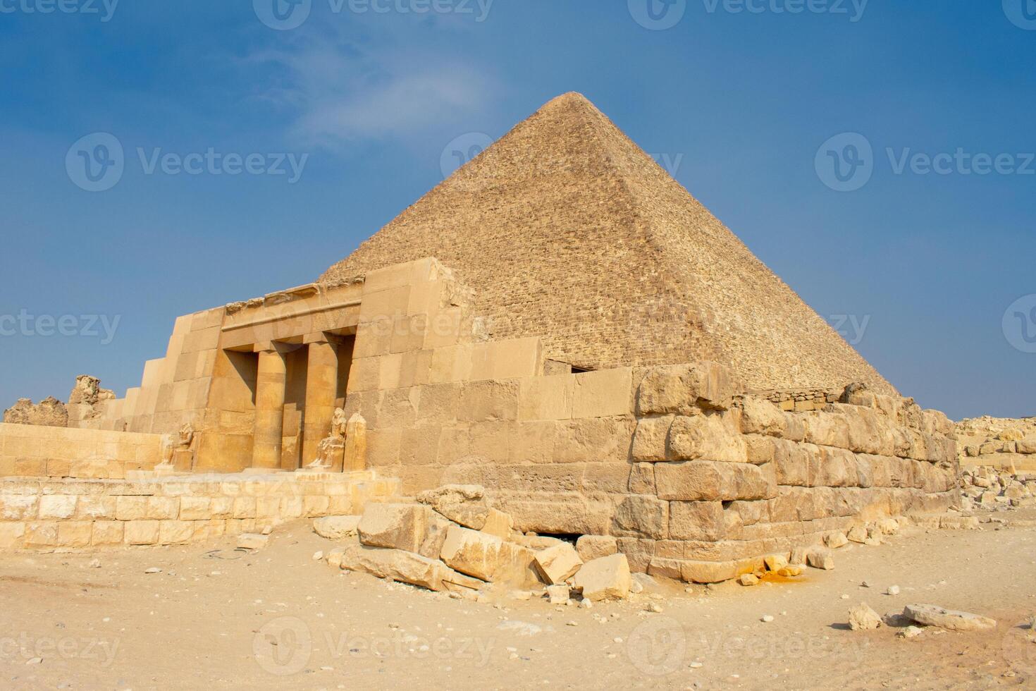 reat Sphinx and Great Pyramid of Cheops, Cairo, Egypt. Ancient statue of Sphinx, mythical creature with head of man and body of lion, Giza pyramid complex Giza Necropolis photo