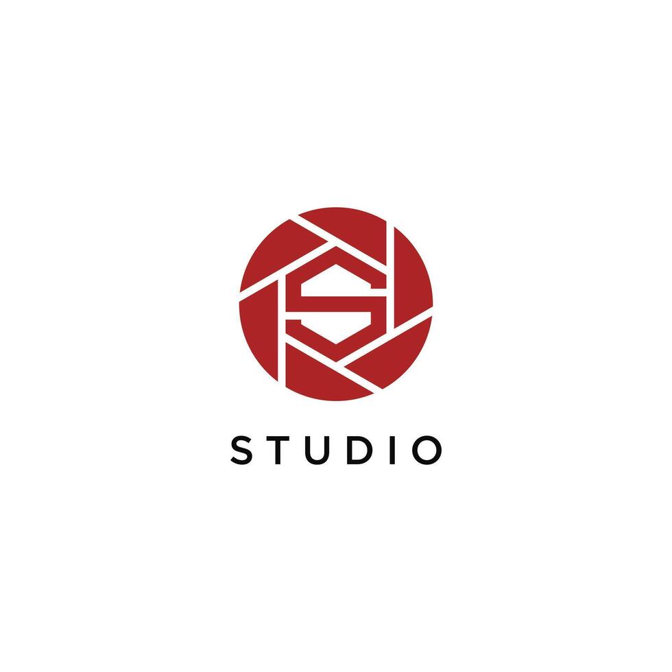 Studio photography logo design, combine camera lens with initial letter S. Premium vector