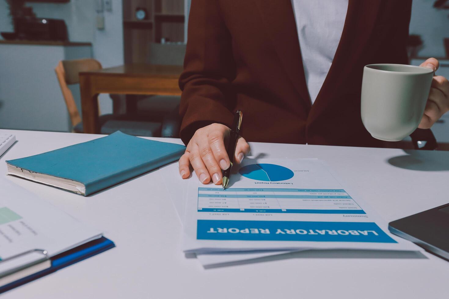 How to get a job as a financial advisor photo