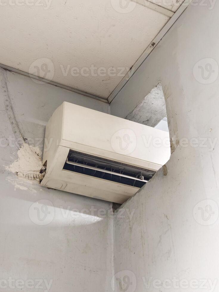 Wall Mounted Air Conditioner Serving Two Adjacent Rooms for Shared Cooling photo