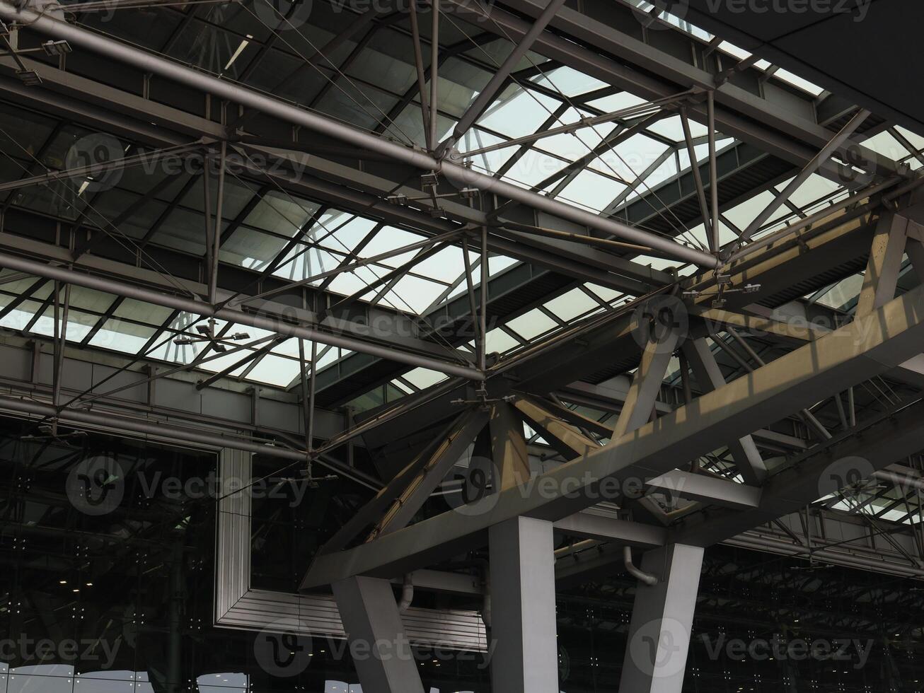 Industrial Architecture with Metal Framework and Skylights Offers a Unique Visual Experience photo