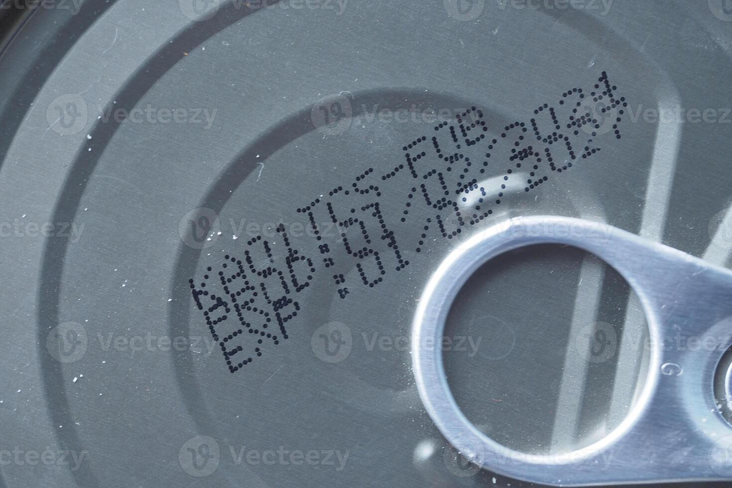 Understanding expiry date on a canned food product lid photo