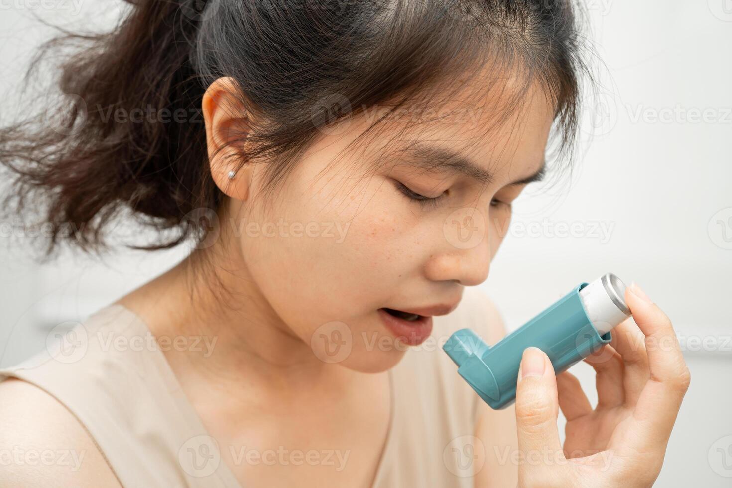 Asian woman use Asthma and chronic obstructive pulmonary disease COPD, Asian young man using metered dose inhaler MDI. photo