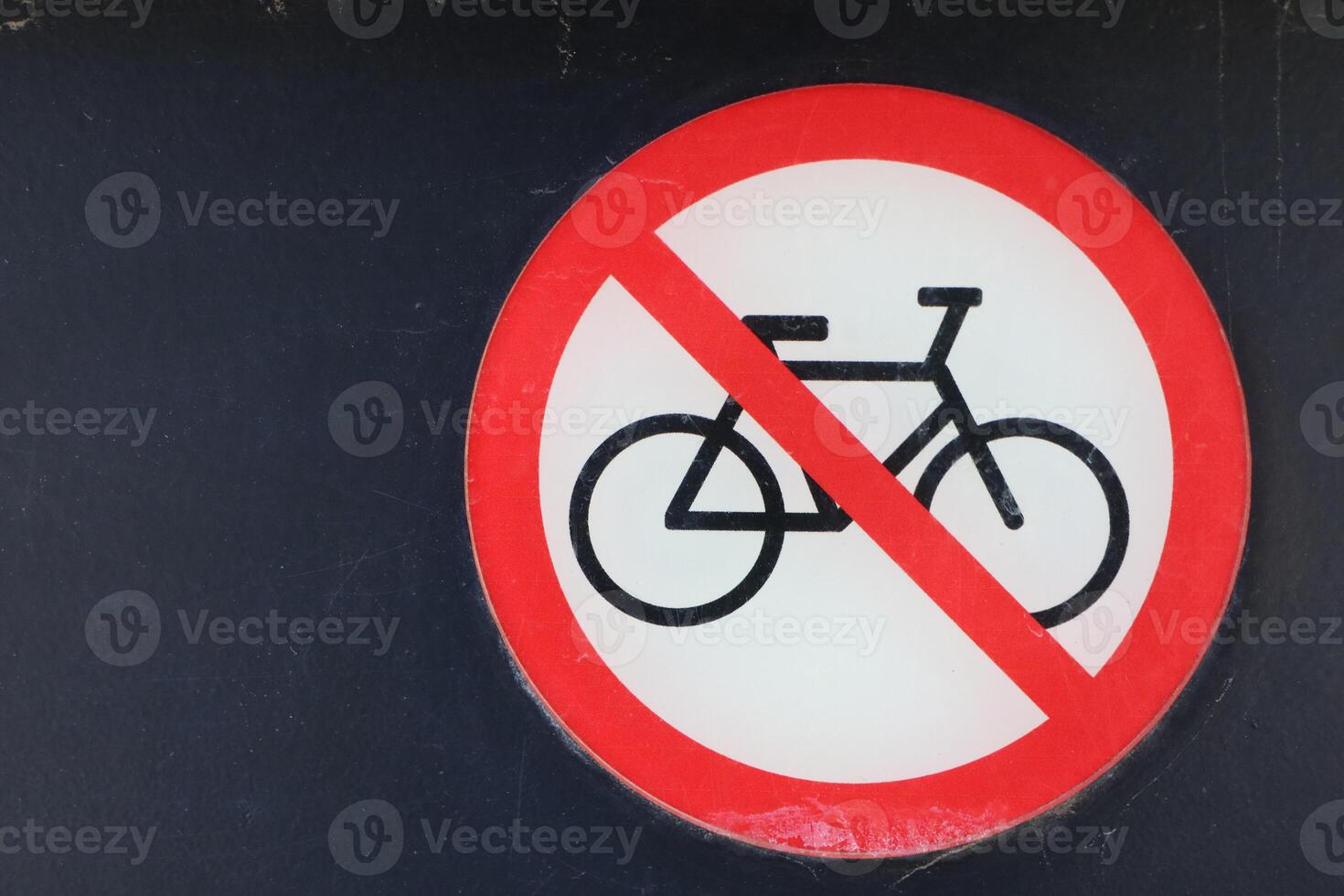 The sign prohibiting bicycles in the urban area is crucial for maintaining safety and design photo