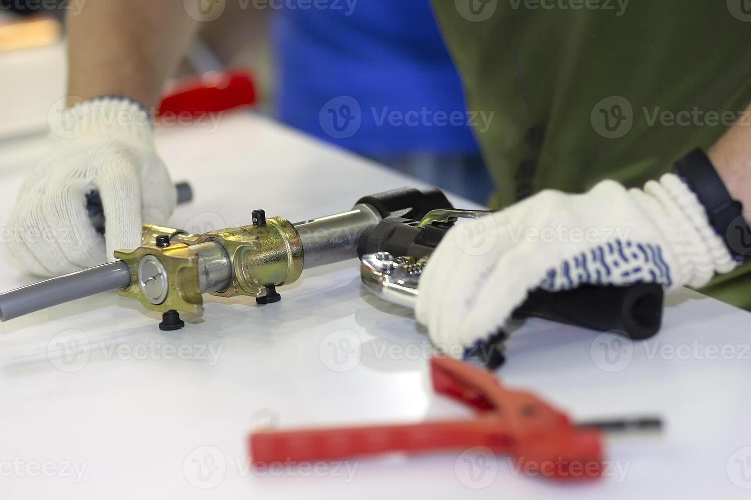 The master is installed by PEX-PEX water pipes photo