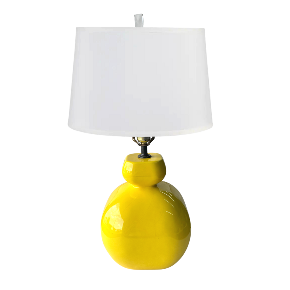 Yellow Lamp With Shade png