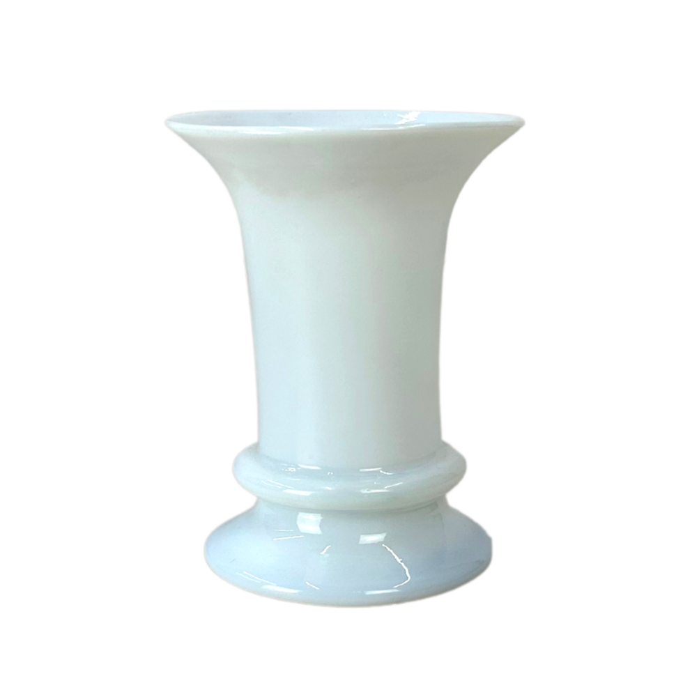 White Glass Flare Flower Vase png