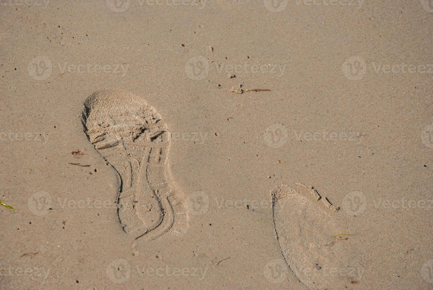 Footprints on sandy beach capturing tranquil summer vibes and seashore adventure, perfect for coastal escapes and nature retreats. Digital nomad lifestyle. Remote work photo
