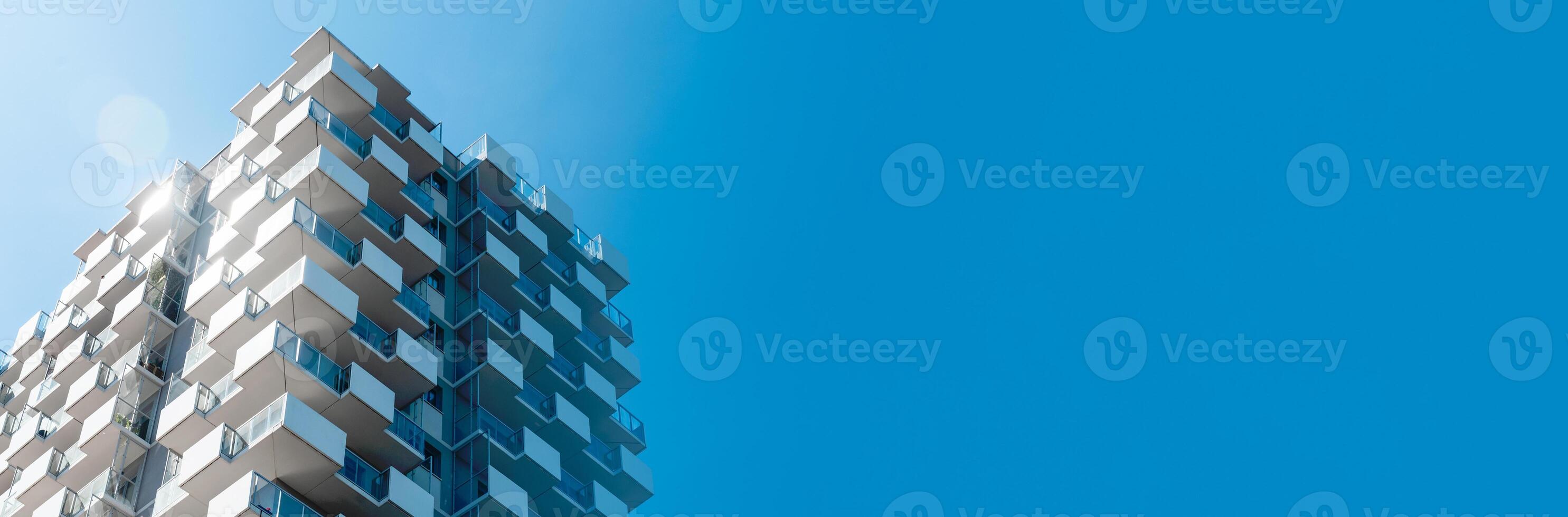 Modern building with blue sky background 3d rendering photo