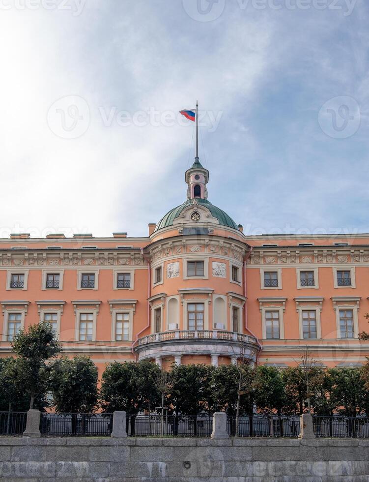 Historic building with Russian flag in Saint Petersburg under a clear sky during the day photo