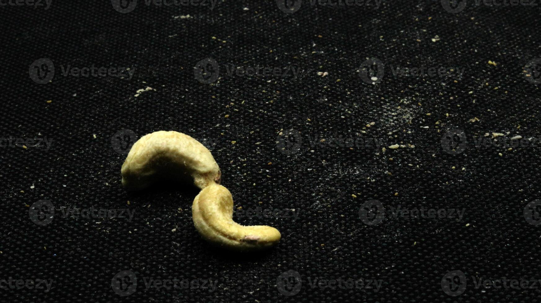 6. Cashew nuts isolated photo
