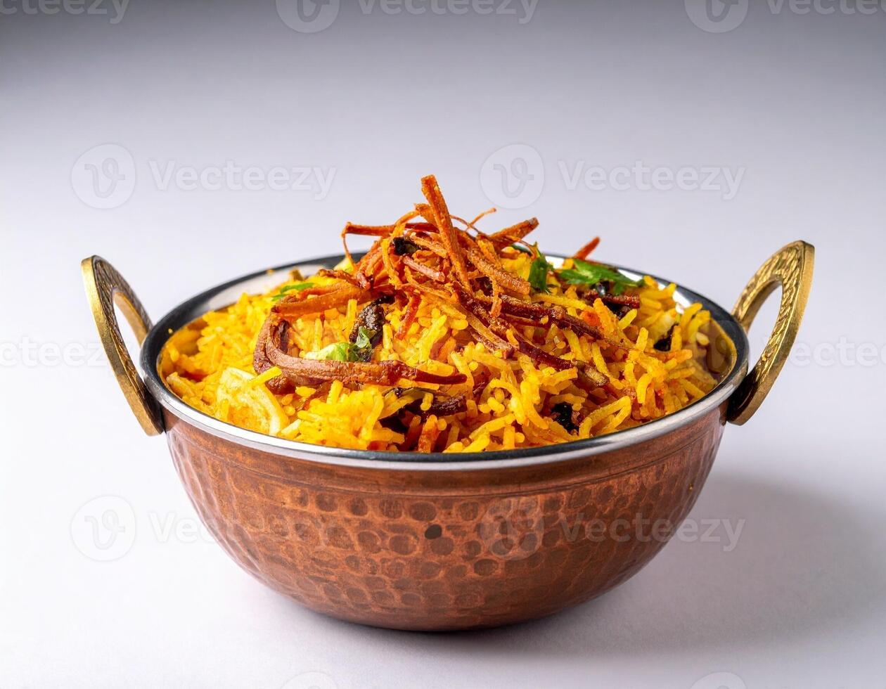 Exquisite Side View of Aromatic Biryani with Fragrant Spices photo