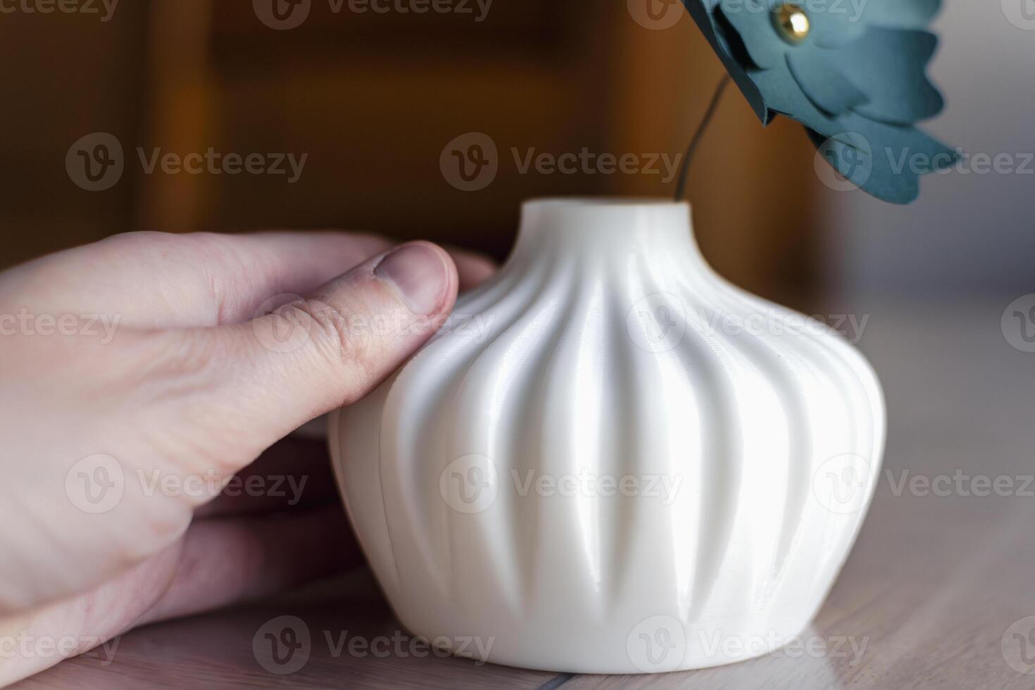 Small white single flower vase 3d printed from corn starch pla filament, ideal for dried or artificial flowers, object photo