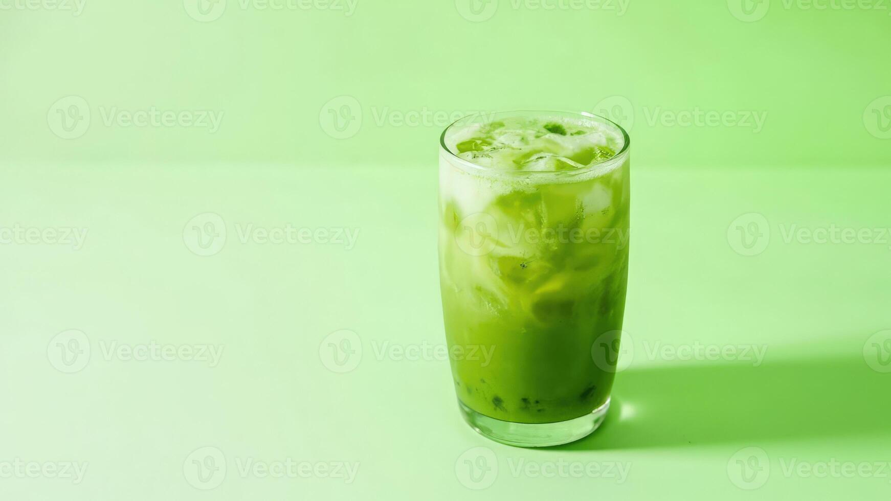 A green drink with ice and ice in it photo