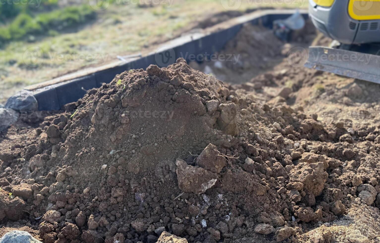 use a spade,mix manure with paddy and soil,Natural fertilizer photo