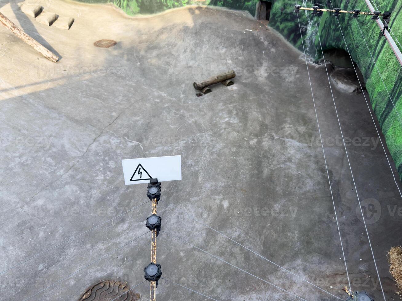 Electric fence installed inside a zoo animal enclosure to ensure safety and prevent direct contact between visitors and animals. A clear example of responsible zoo infrastructure photo
