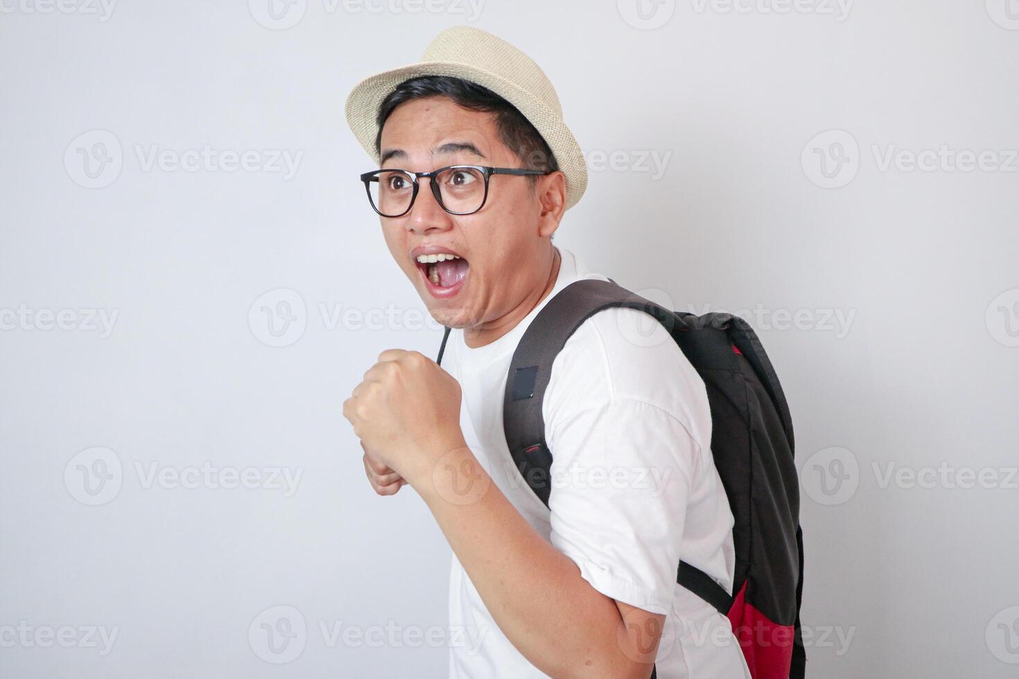 travel asian man run expression, isolated on white background photo