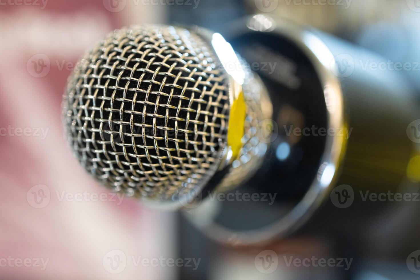 The iron mesh adds style and reliability to it. A necessary tool for singing photo