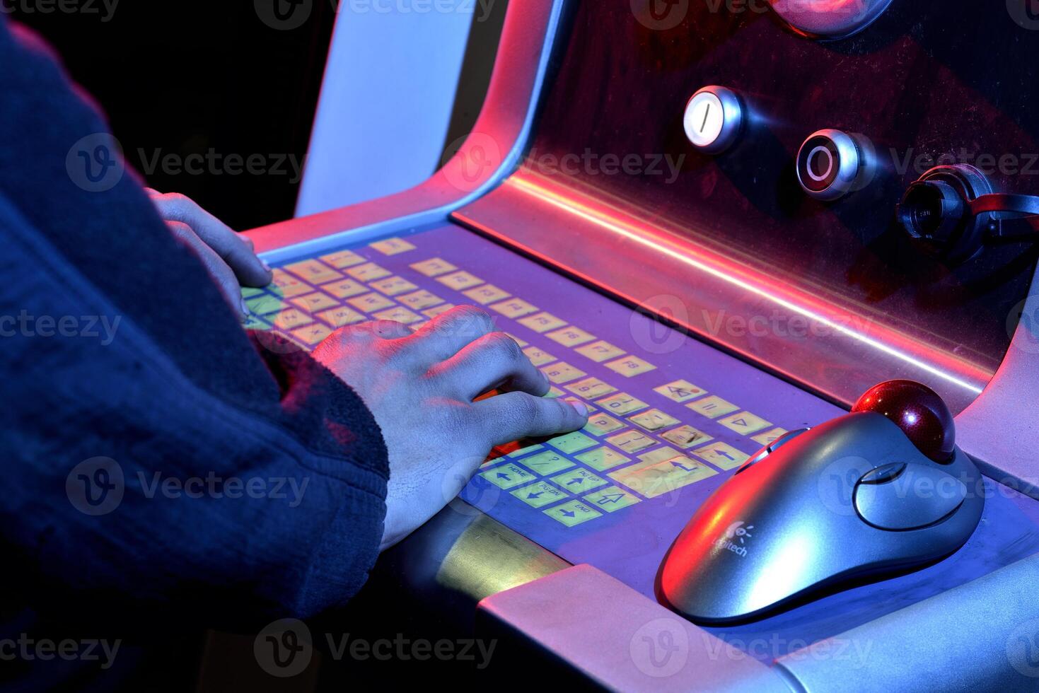 close up view of the hands on the keyboard photo
