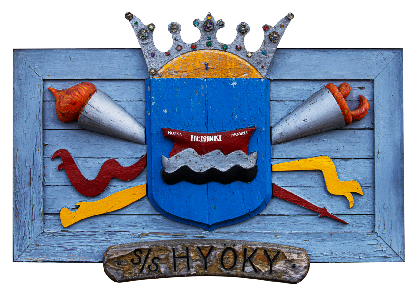 Tervasaari, Hamina, Finland, August 26th, 2023. A handcrafted wooden emblem of steam ship SS Hyoky. The shield includes names of finnish cities Kotka, Helsinki, Hamina. Isolated on clear background png