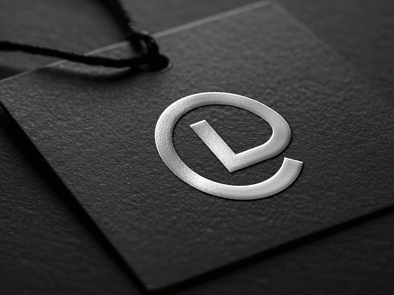 Silver Embossed Logo Mockup on Black Textured Tag for Elegant Branding Design psd