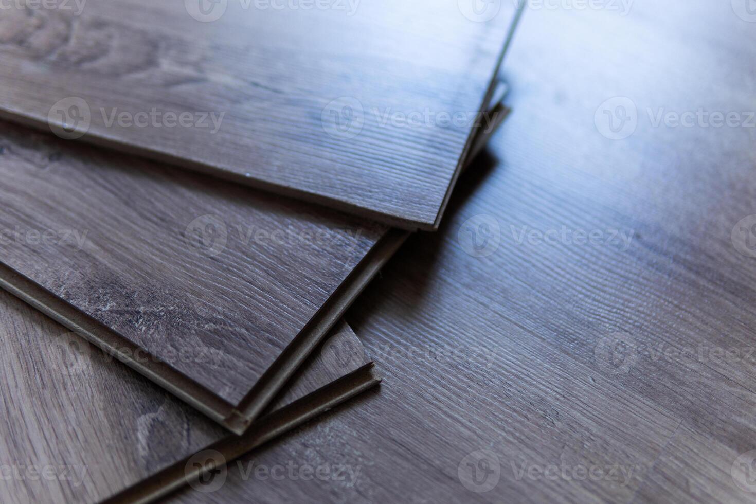 laminate planks can be laid on the floor in the room. photo