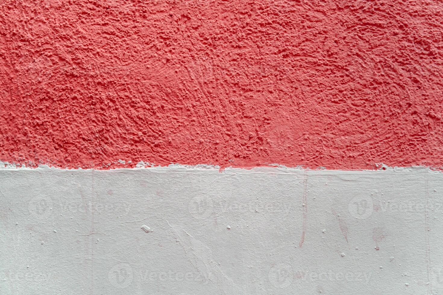 A wall with a red and white stripe. The red stripe is painted on top of the white. photo