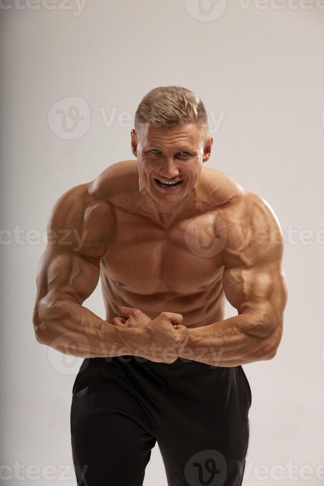 Handsome athletic man posing emotionally, high power photo