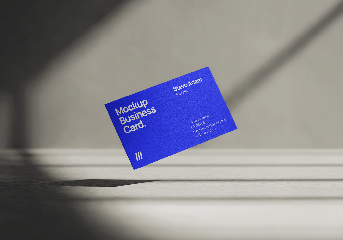 Clean floating business card mockup against minimalist grey wall and white wooden floor background psd