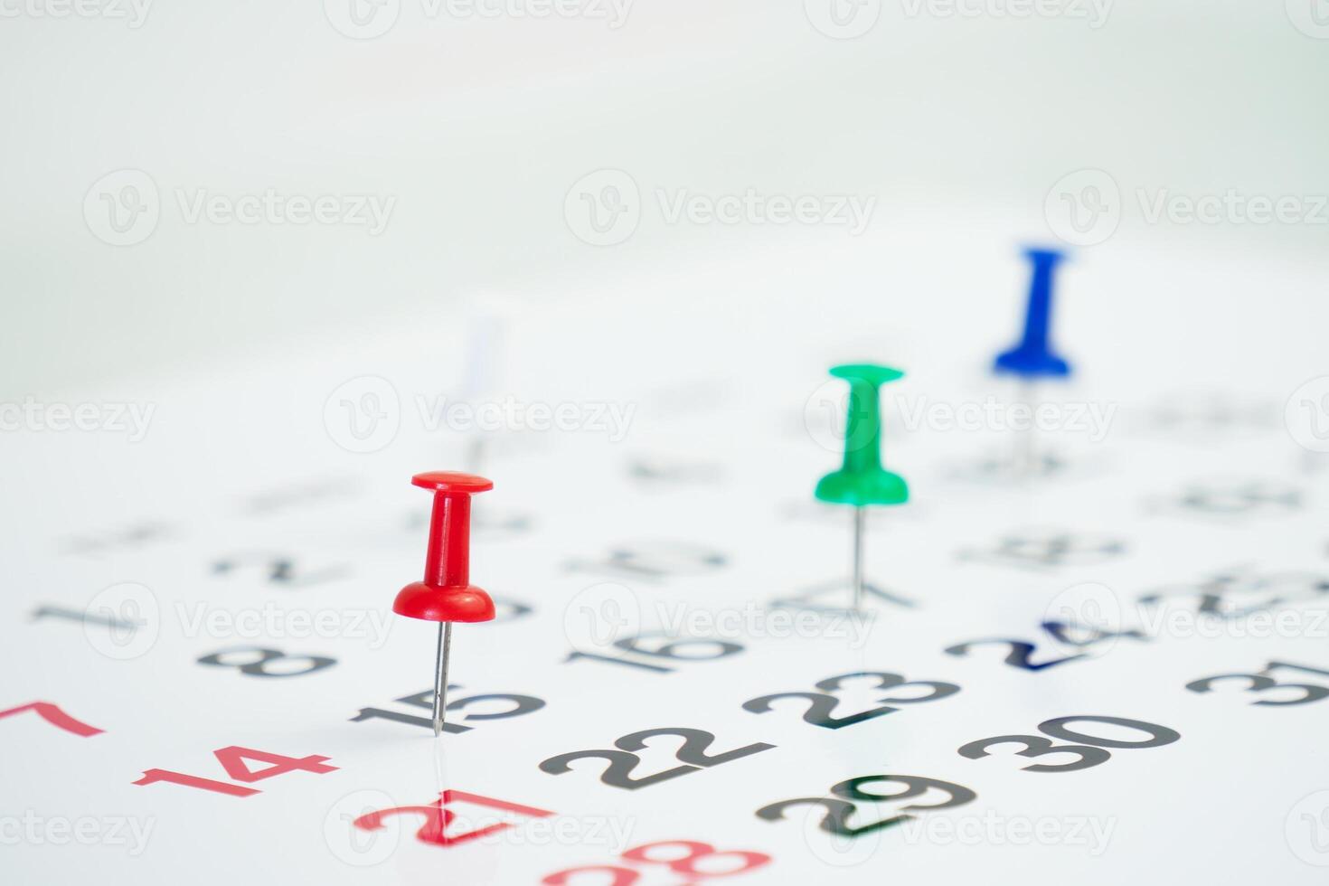 deadline concept with push pin on the calendar date photo