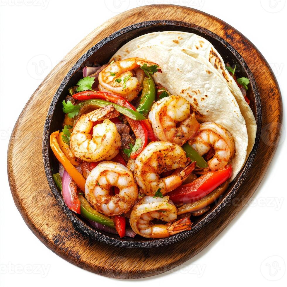 A close-up of a sizzling shrimp fajita skillet, with plump shrimp, colorful bell peppers, onions, and spices, presented on a rustic wooden platter with warm tortillas and toppings. isolated on clean photo