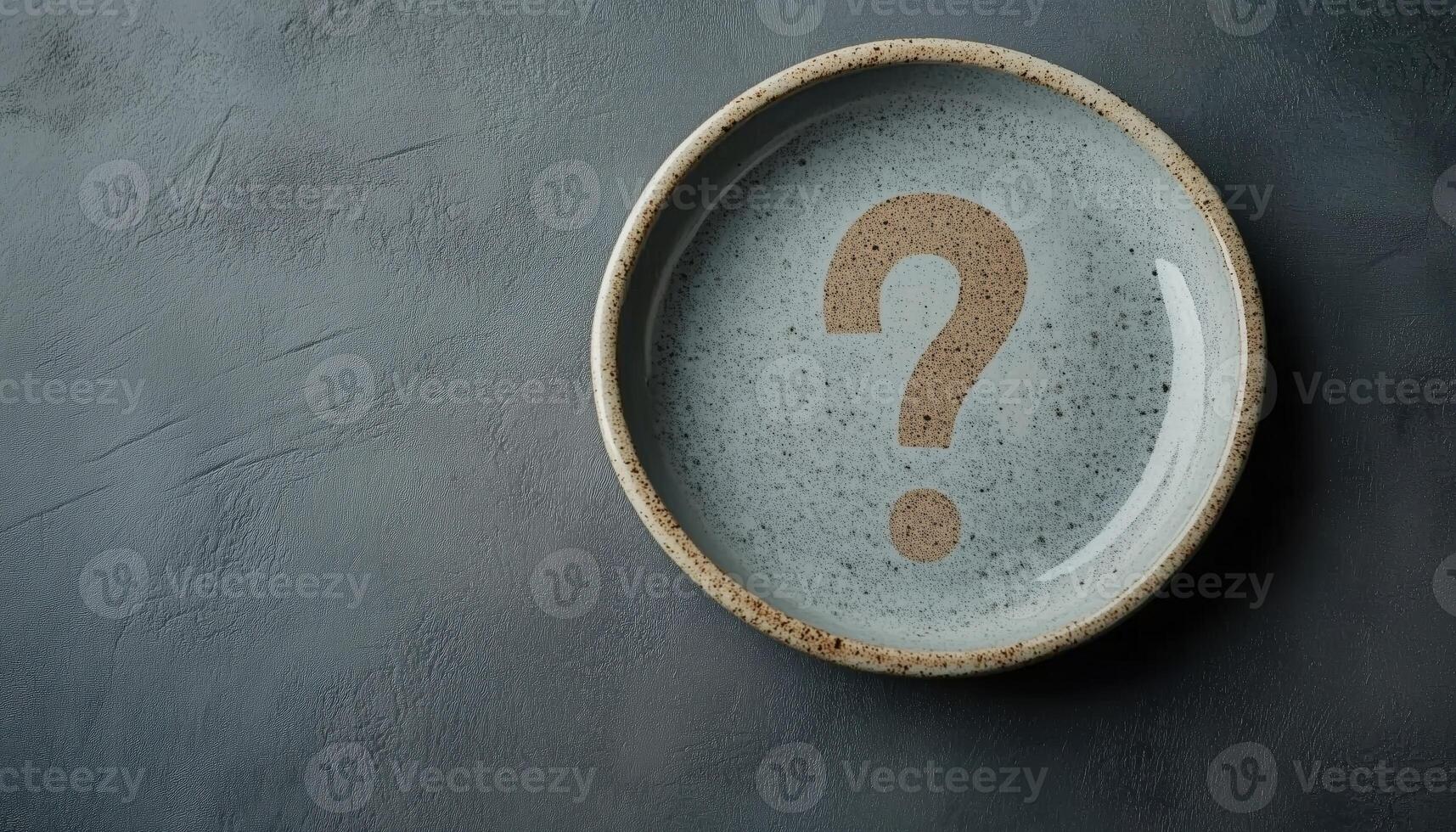 Gray Ceramic Plate With Question Mark Design. A Guide To Dieting And Nutrition, Solving The Dilemma Of What To Eat And Eating Correctly photo