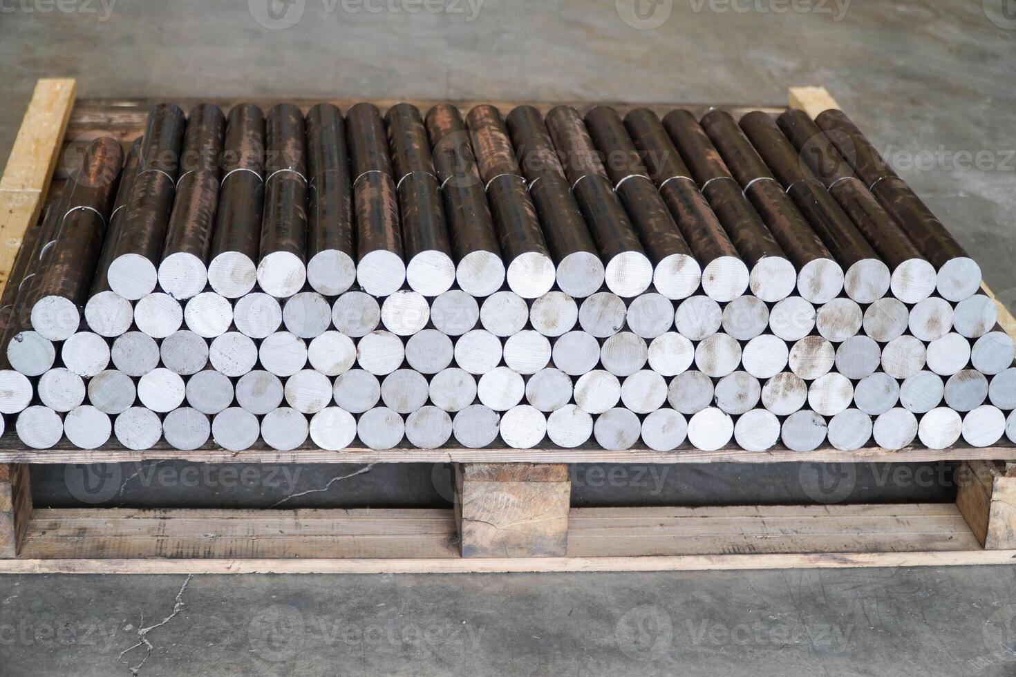Round steel shaft, raw material for automotive parts, photo
