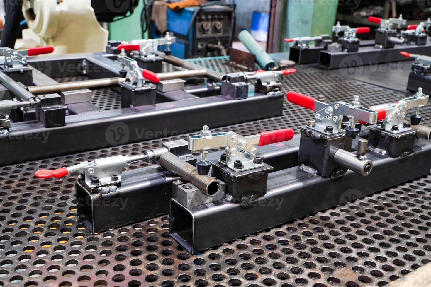Toggle clamp for locking welding machine parts. For clamping workpieces and inspection JIGs photo