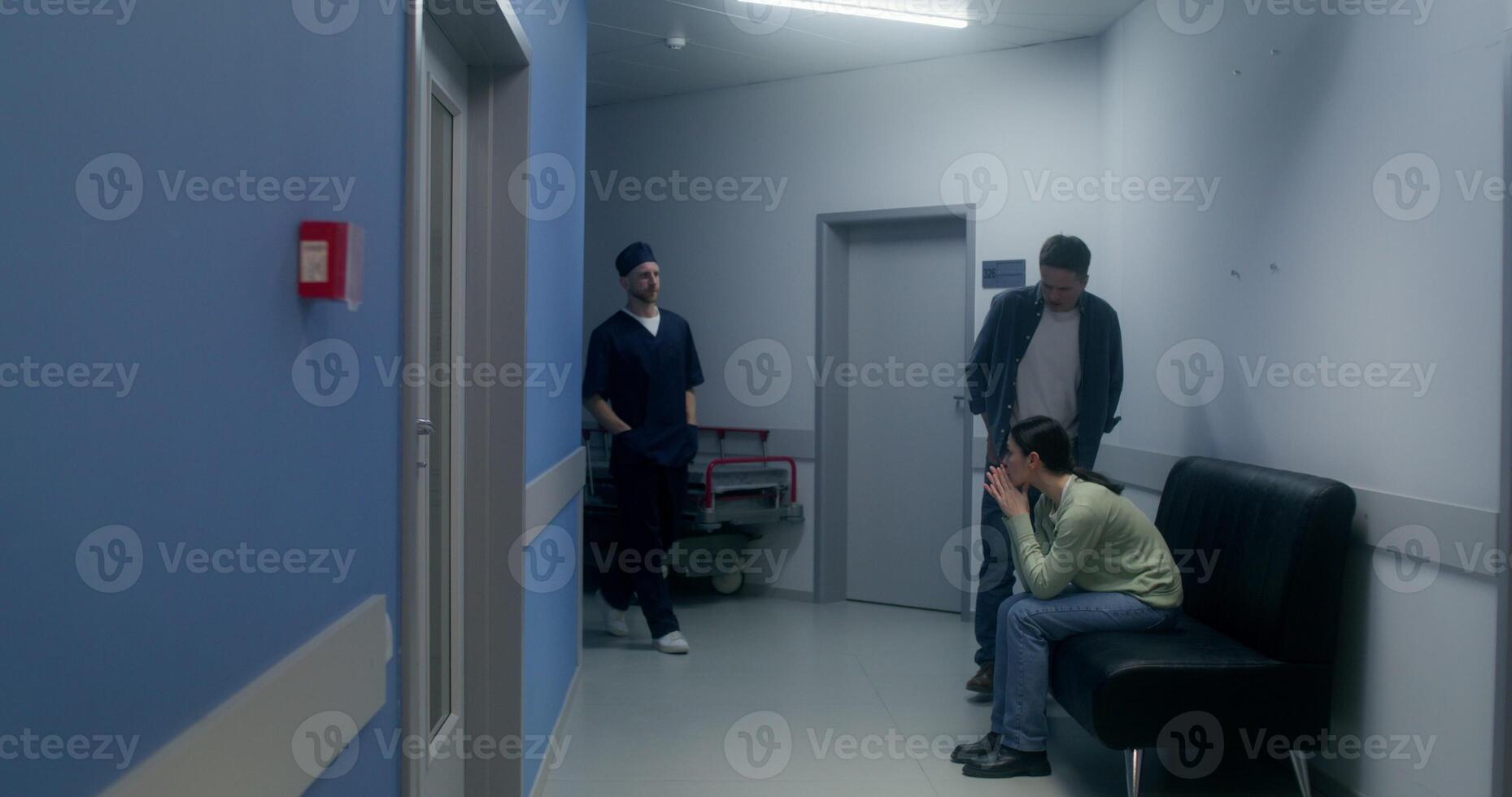 The doctor informs the relatives of the disappointing result of the operation, they cry, standing hugging in the hospital corridor - relatives photo