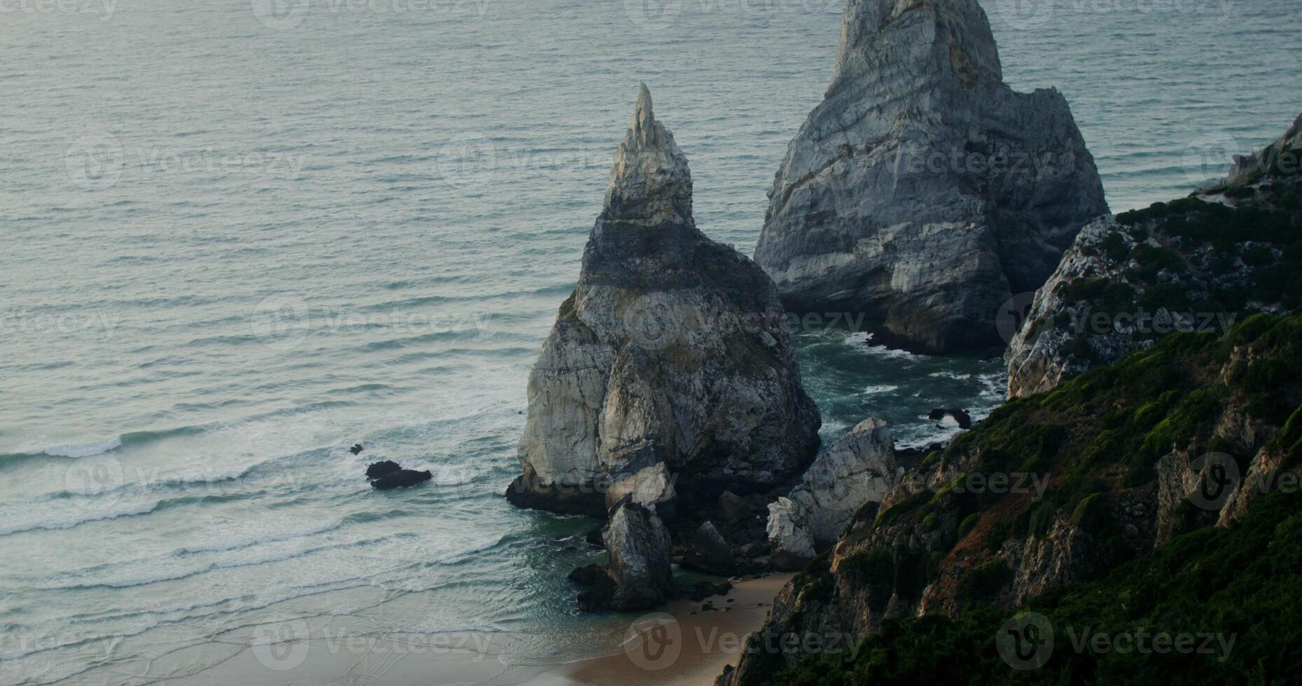 Top view of the coastline. Rocks sticking out of the water, shallow reef - shallow photo