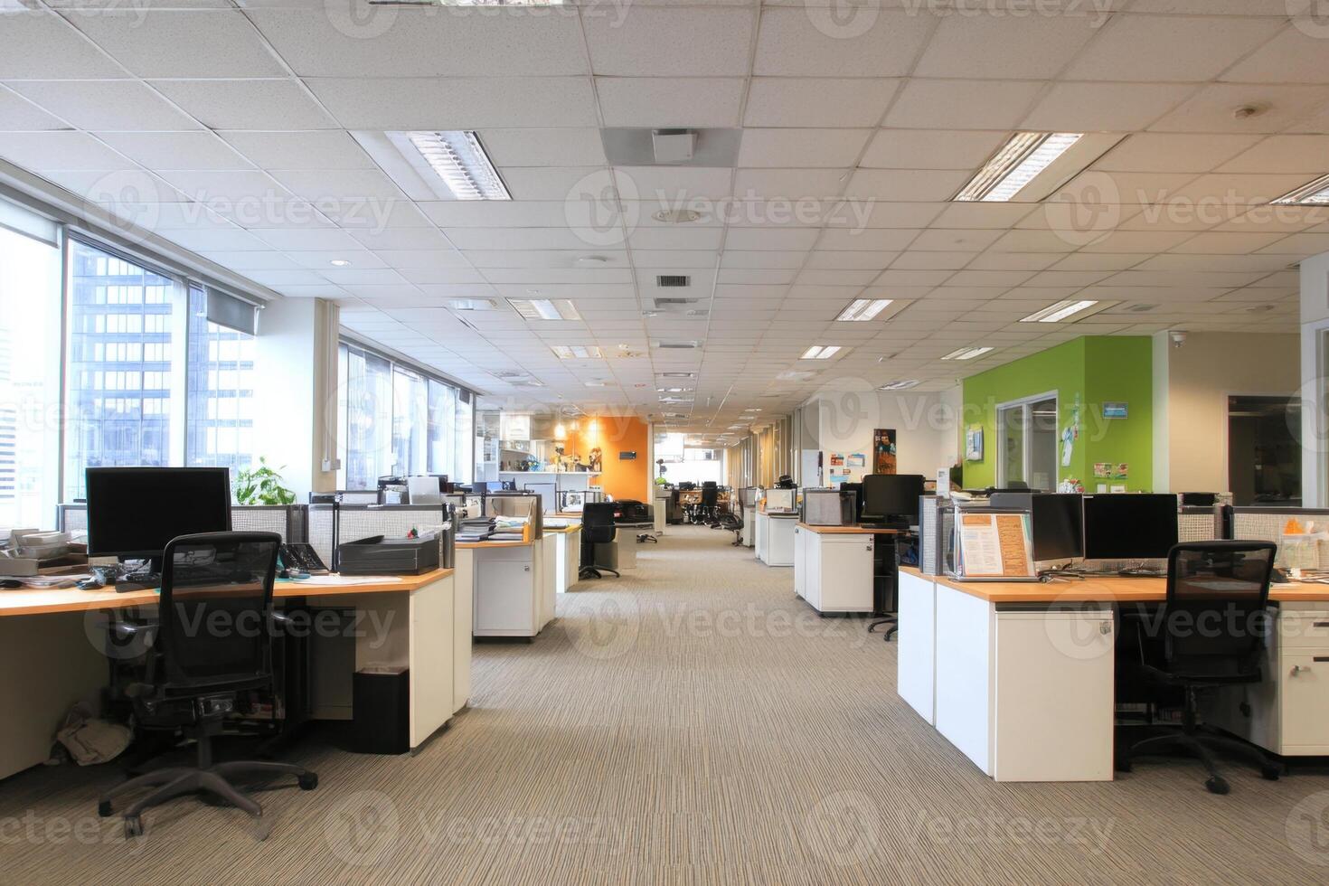 Modern Office Interior Design Ideas for Collaborative Workplace and Increased Productivity photo