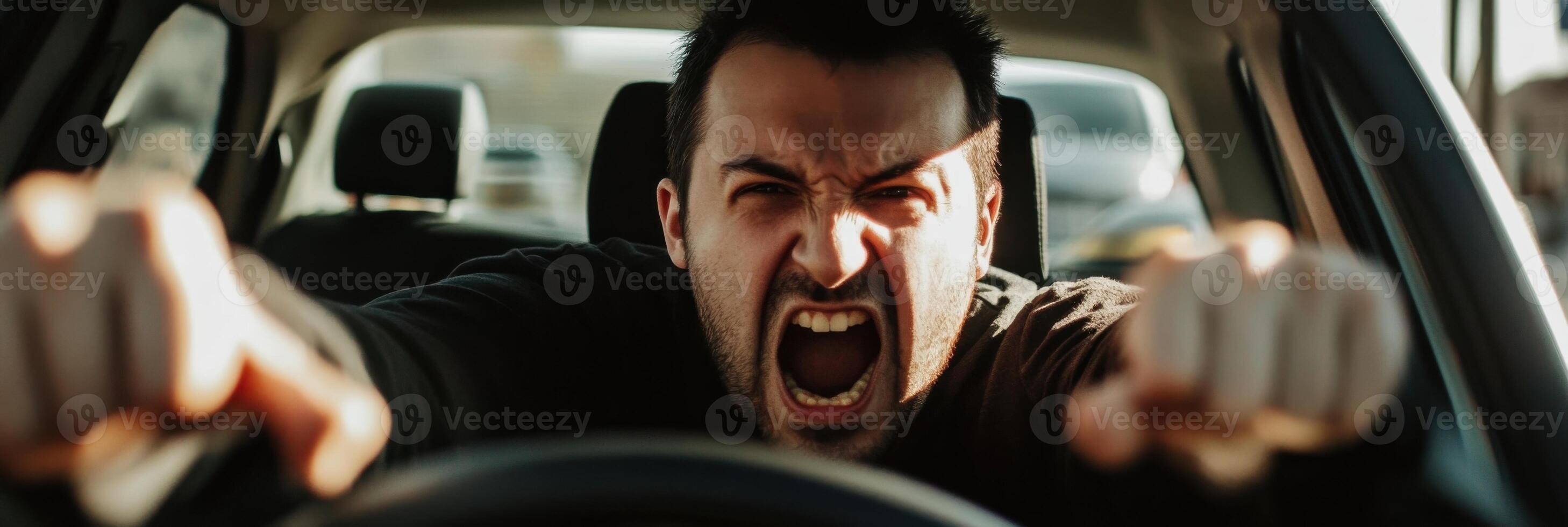 Addressing aggressive driving behavior with effective strategies during stressful situations photo