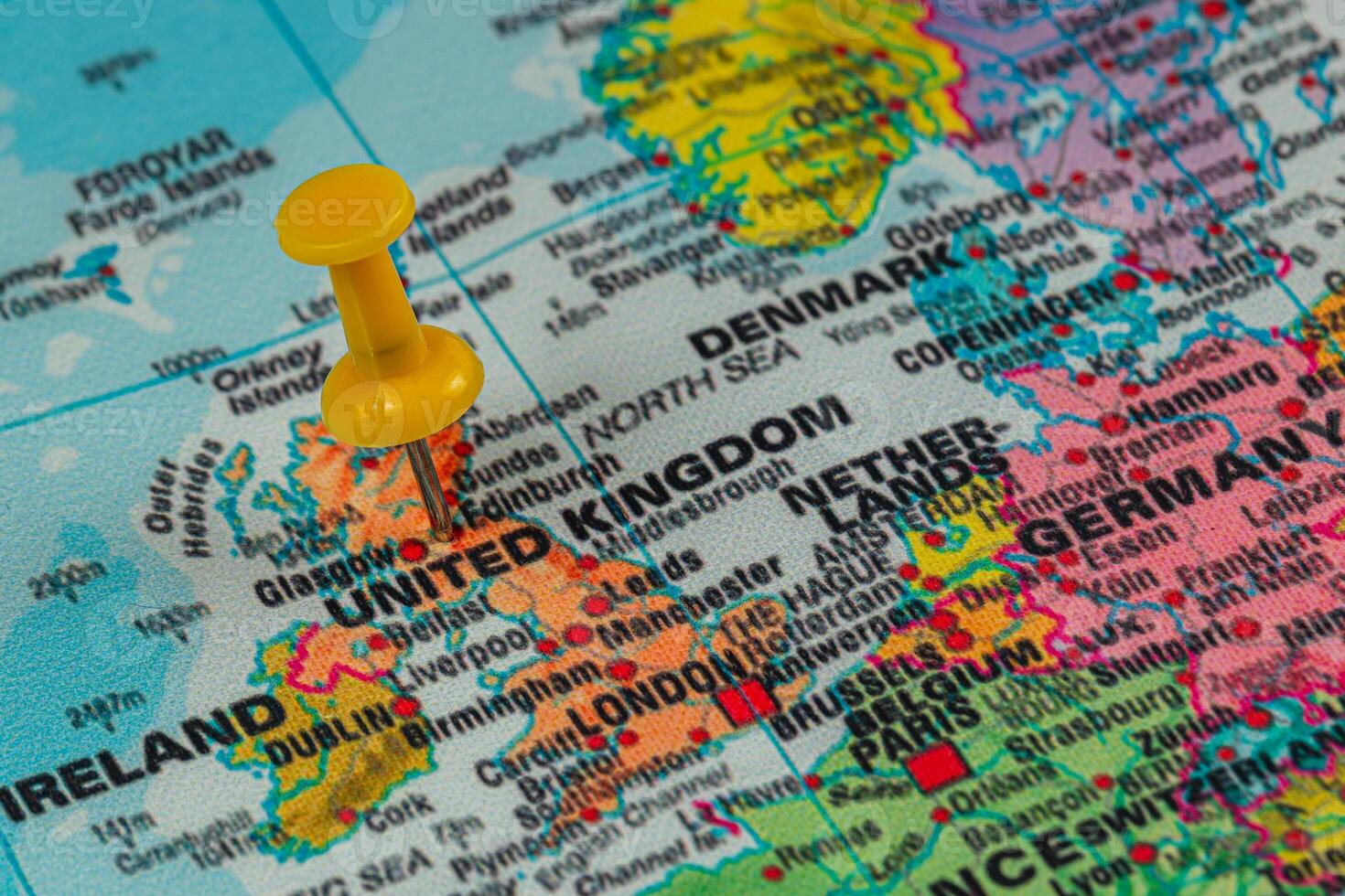 Map highlighting United Kingdom with pin marked at Glasgow photo