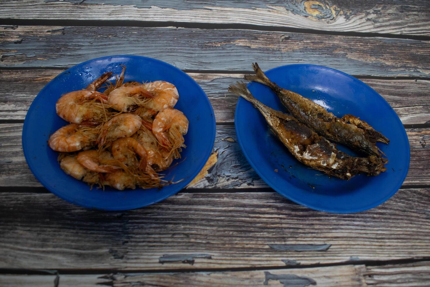 The deliciousness of crispy seafood, fried shrimp and fried fish served simply photo