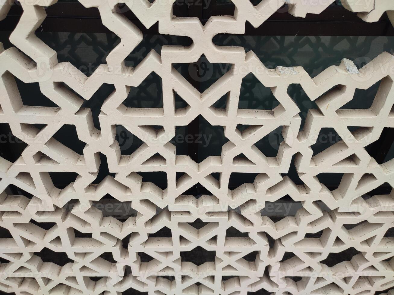 islamic pattern on the ceiling of a building photo