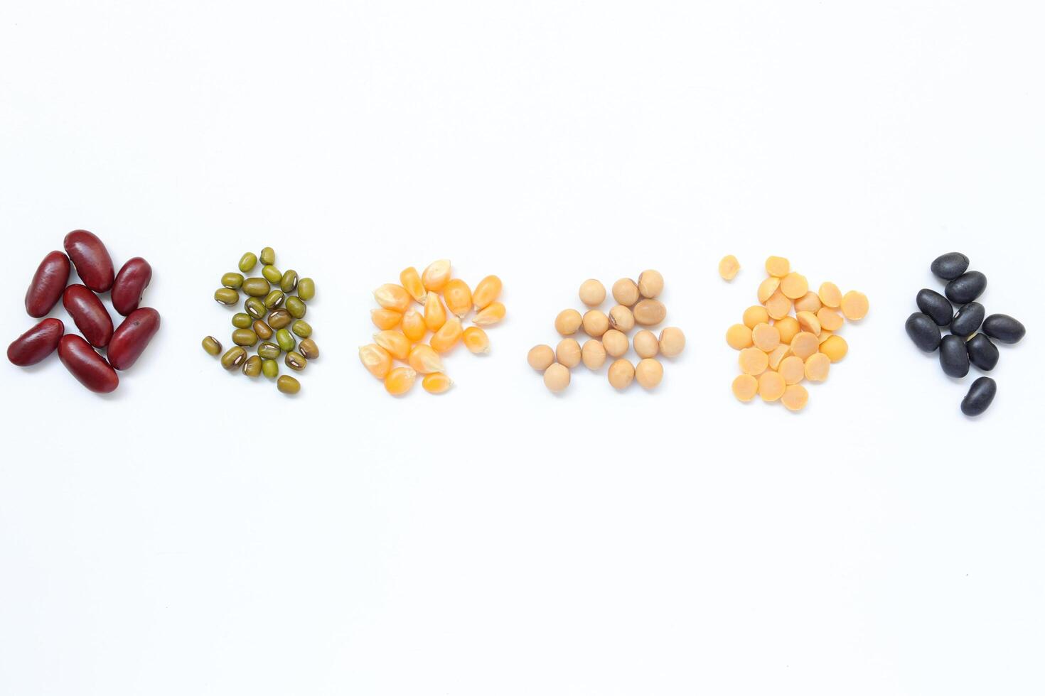 Isolated of bean, various types of beans and beans on white background photo